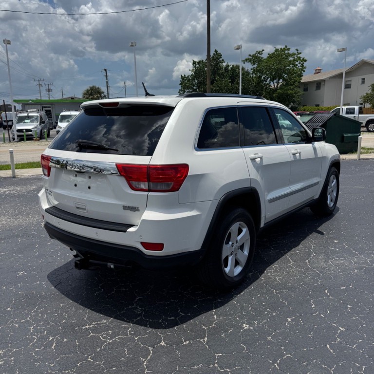 2011 Jeep Grand Cherokee Image 7
