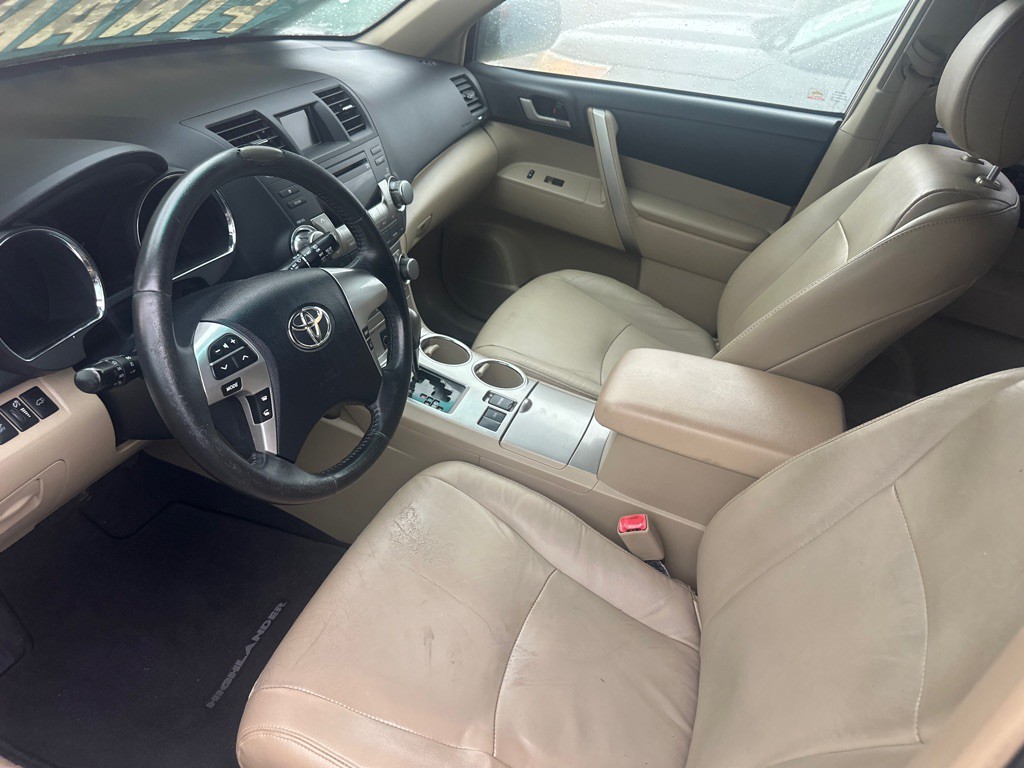 2012 Toyota Highlander Image 6