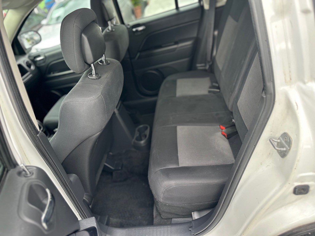 2012 Jeep Compass Image 9