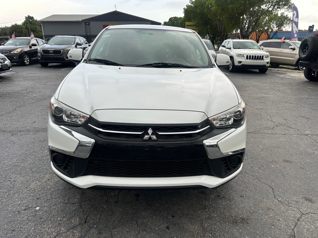 2018 Mitsubishi Outlander Image 2