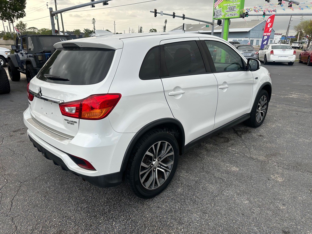 2018 Mitsubishi Outlander Image 4