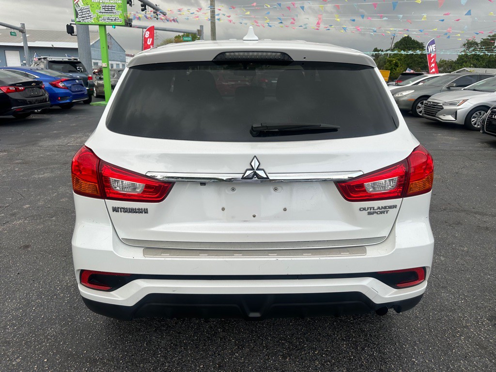 2018 Mitsubishi Outlander Image 5