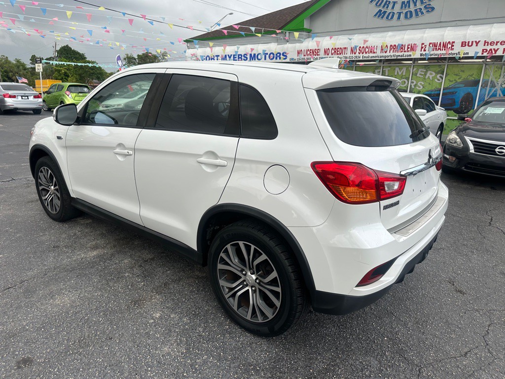 2018 Mitsubishi Outlander Image 6