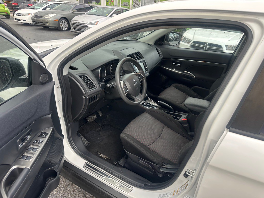 2018 Mitsubishi Outlander Image 8