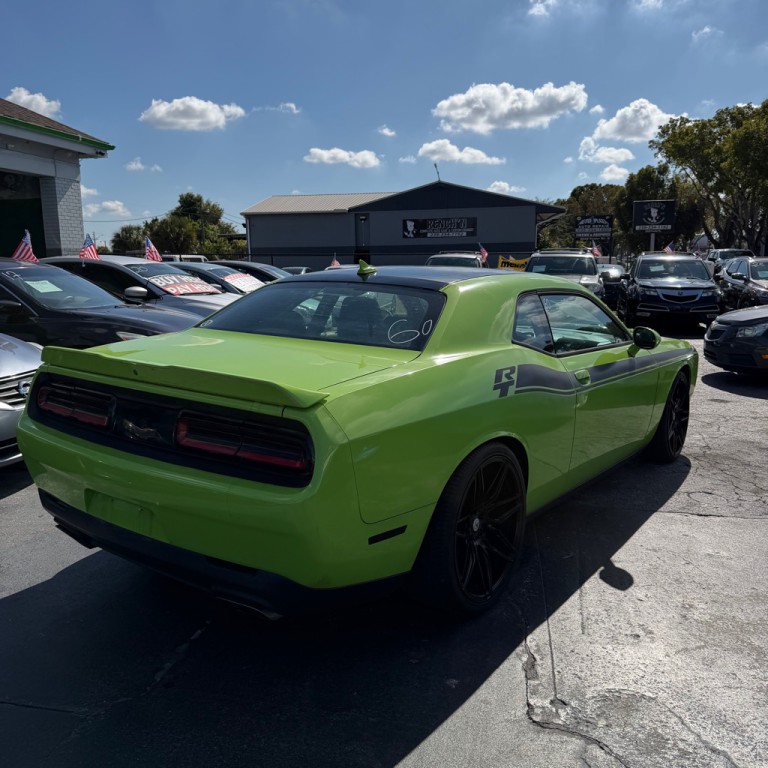 2015 Dodge Challenger Image 4