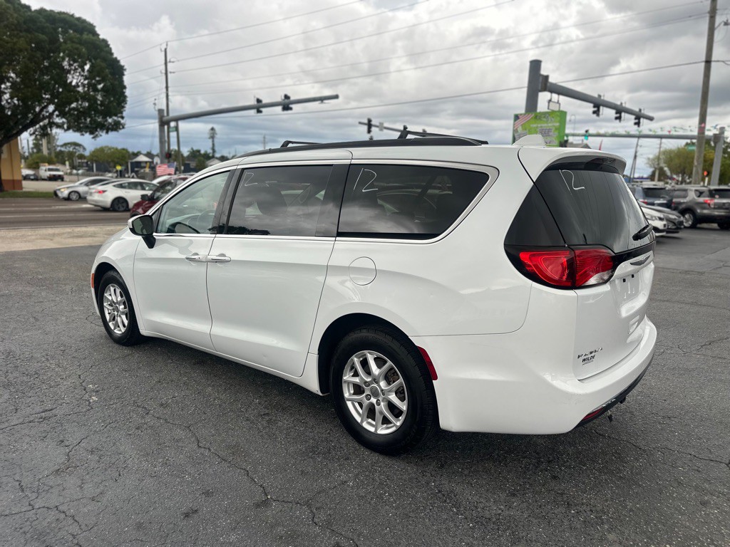 2017 Chrysler Pacifica Image 2