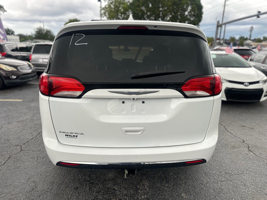 2017 Chrysler Pacifica Image 3