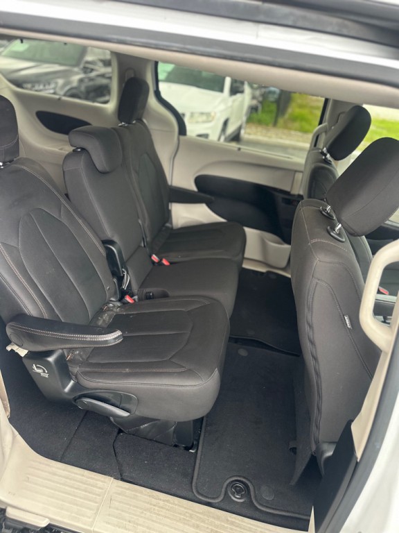 2017 Chrysler Pacifica Image 5