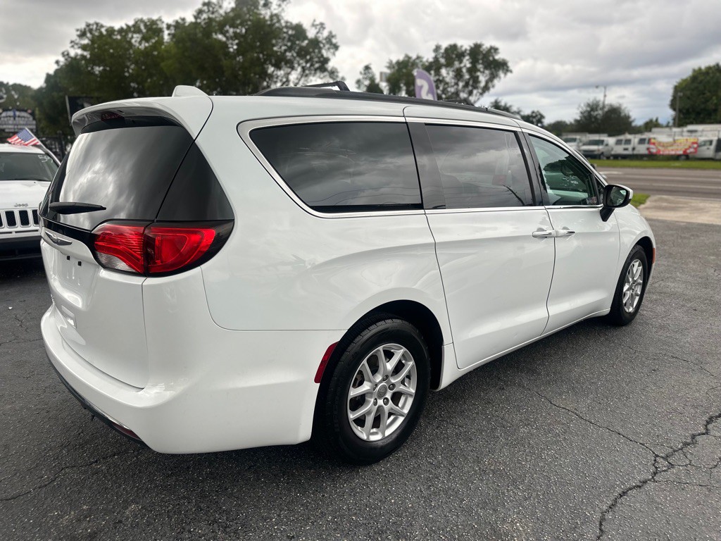 2017 Chrysler Pacifica Image 6