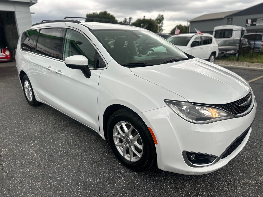 2017 Chrysler Pacifica Image 7