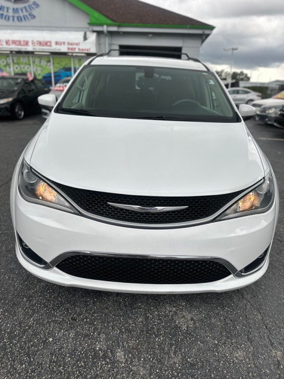 2017 Chrysler Pacifica Image 8