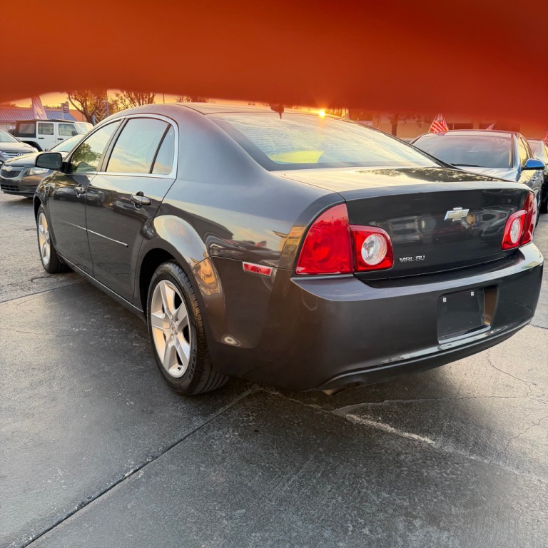 2011 Chevrolet Malibu Image 3