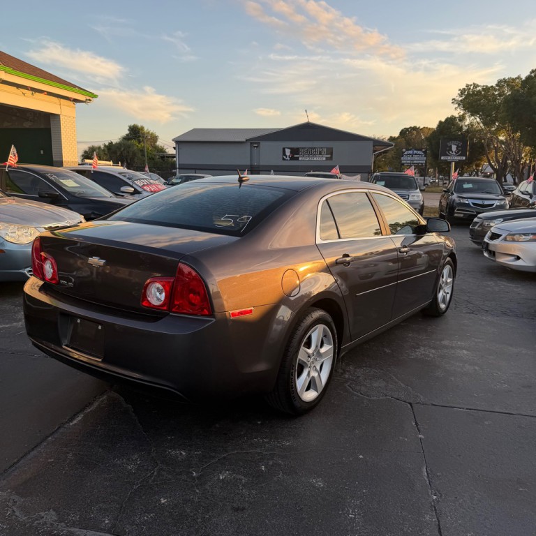 2011 Chevrolet Malibu Image 4