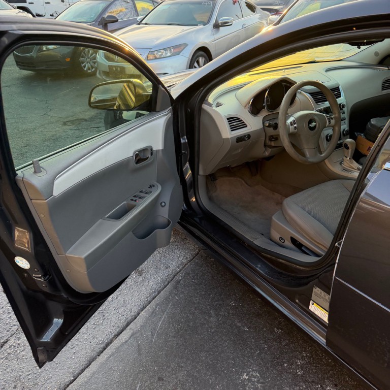 2011 Chevrolet Malibu Image 5