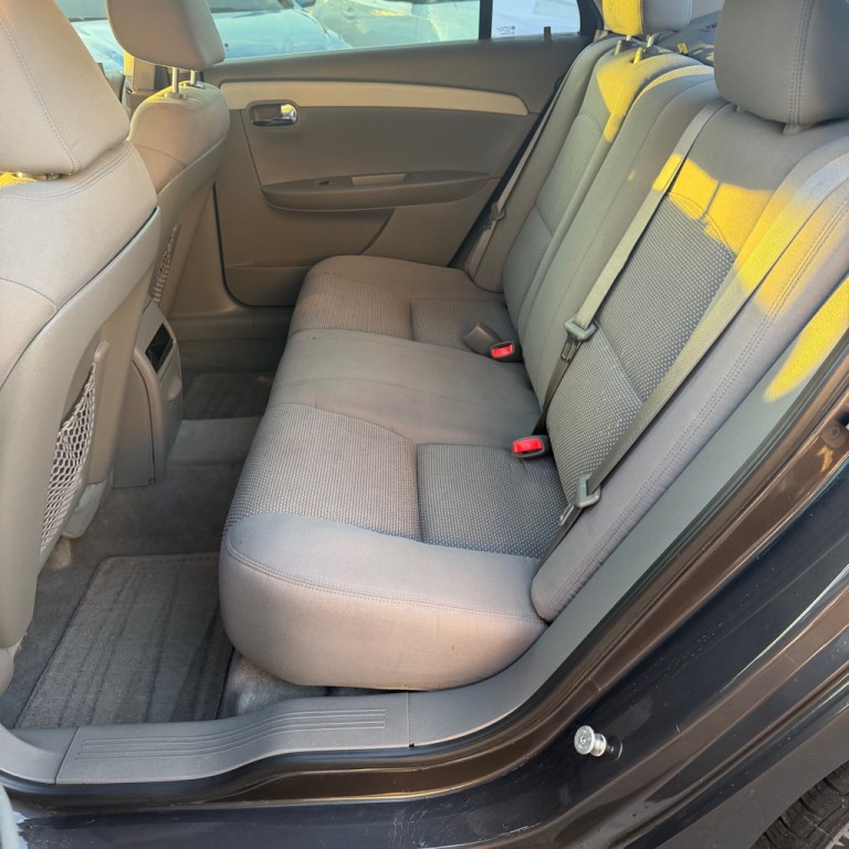 2011 Chevrolet Malibu Image 8