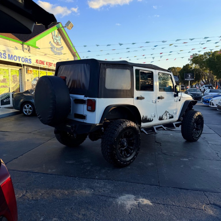 2010 Jeep Wrangler Unlimited Image 2
