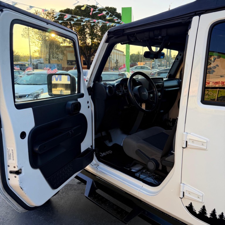 2010 Jeep Wrangler Unlimited Image 3