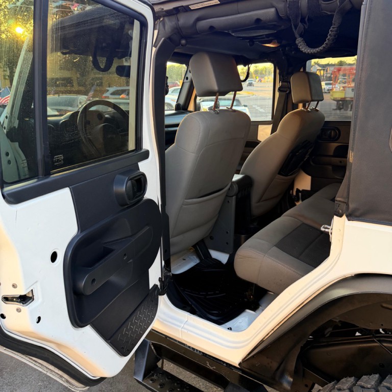 2010 Jeep Wrangler Unlimited Image 4