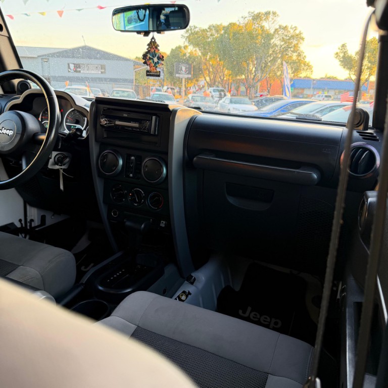 2010 Jeep Wrangler Unlimited Image 9