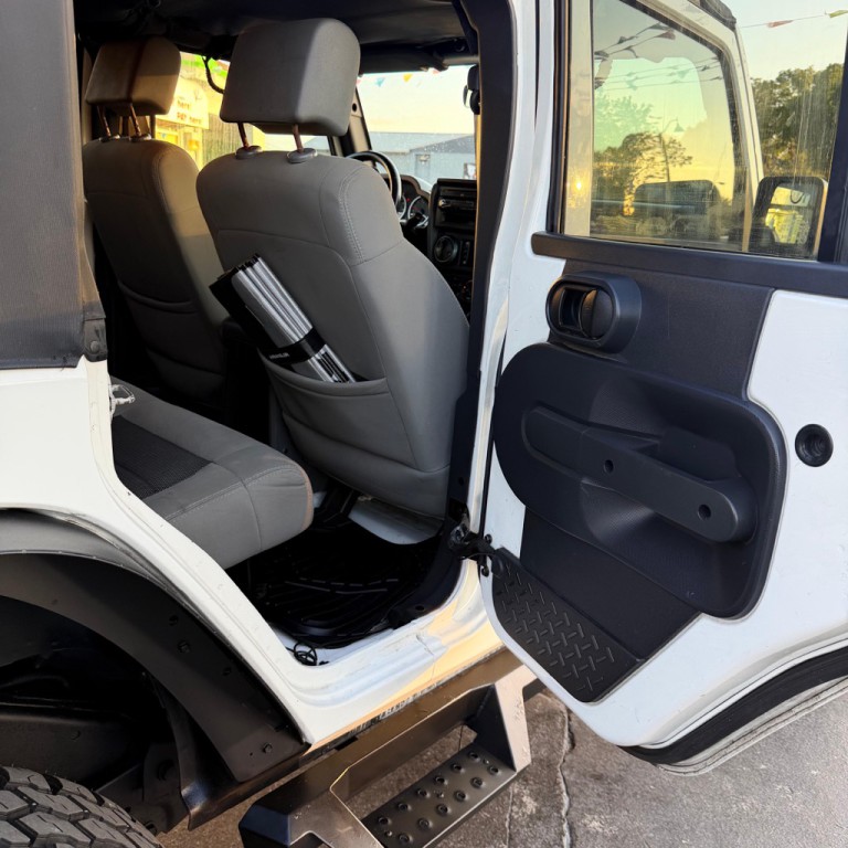 2010 Jeep Wrangler Unlimited Image 10