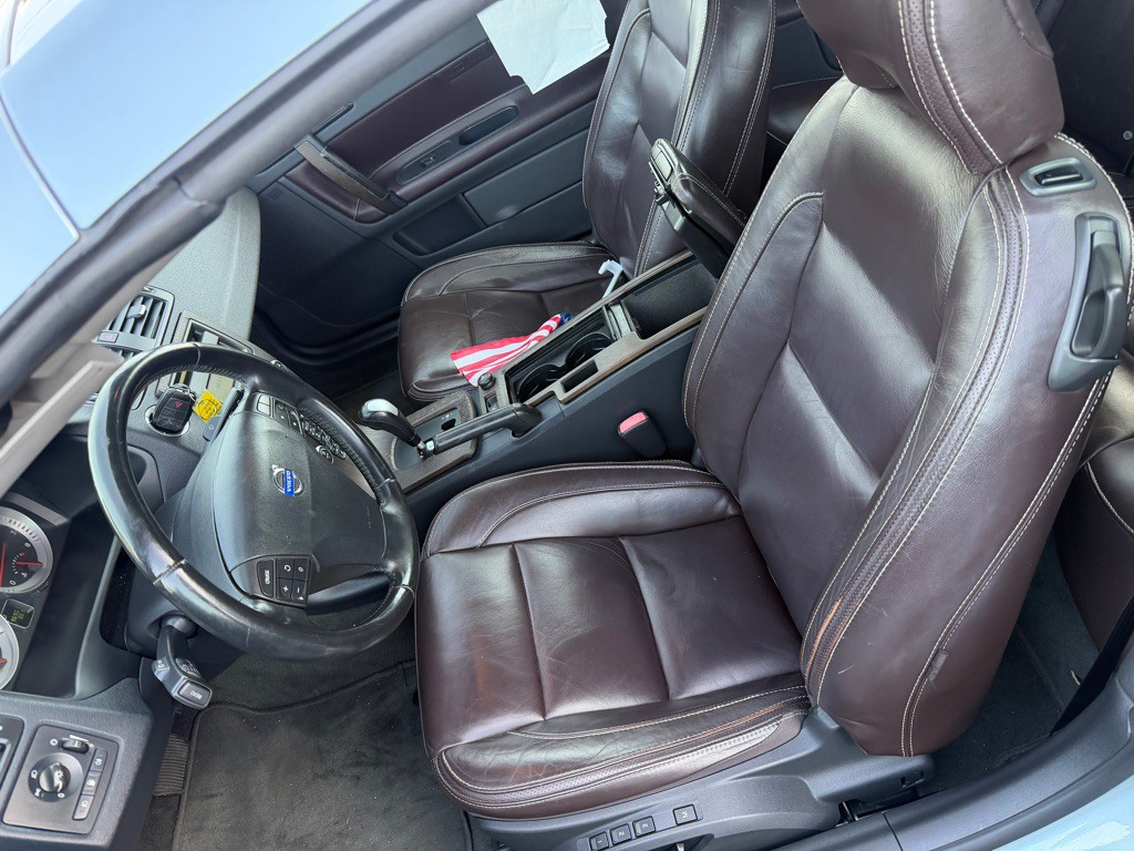 2012 Volvo C70 Image 4