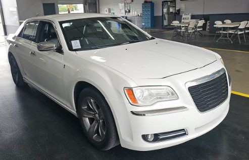 2011 Chrysler 300 Image 3