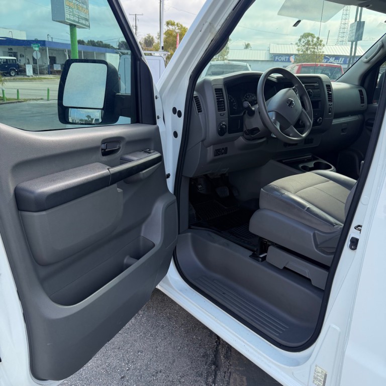 2016 Nissan NV Image 9