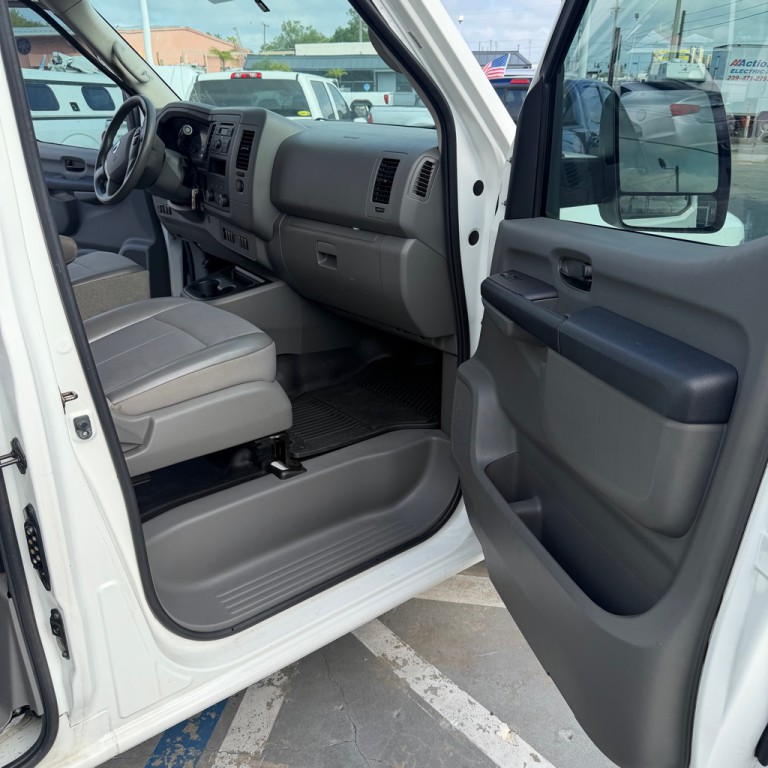 2016 Nissan NV Image 10