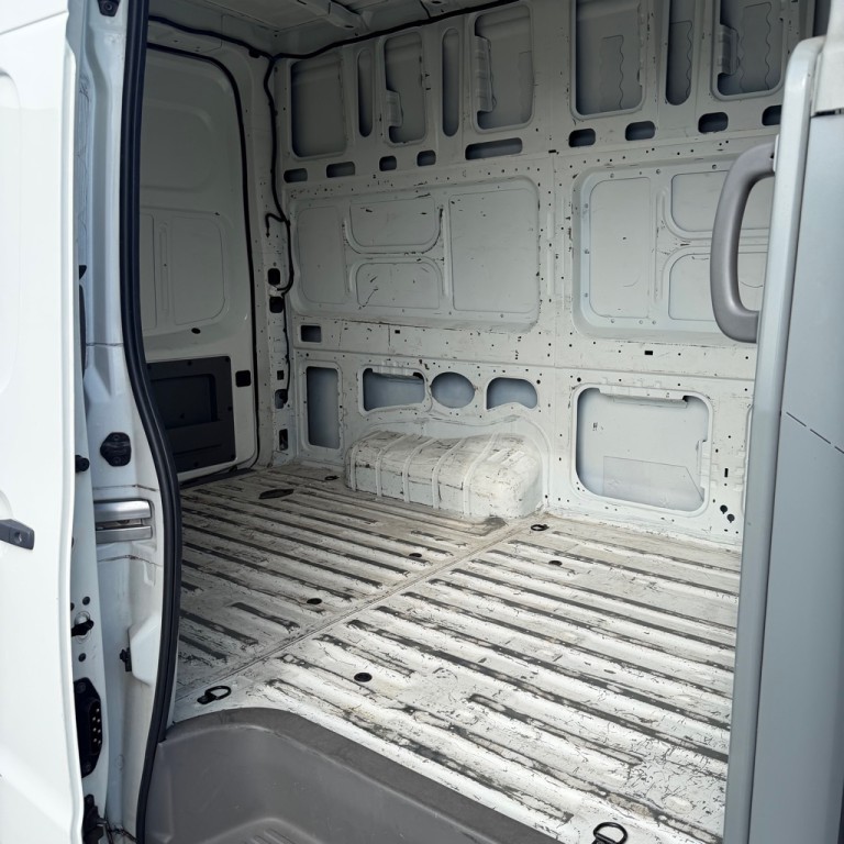 2016 Nissan NV Image 12