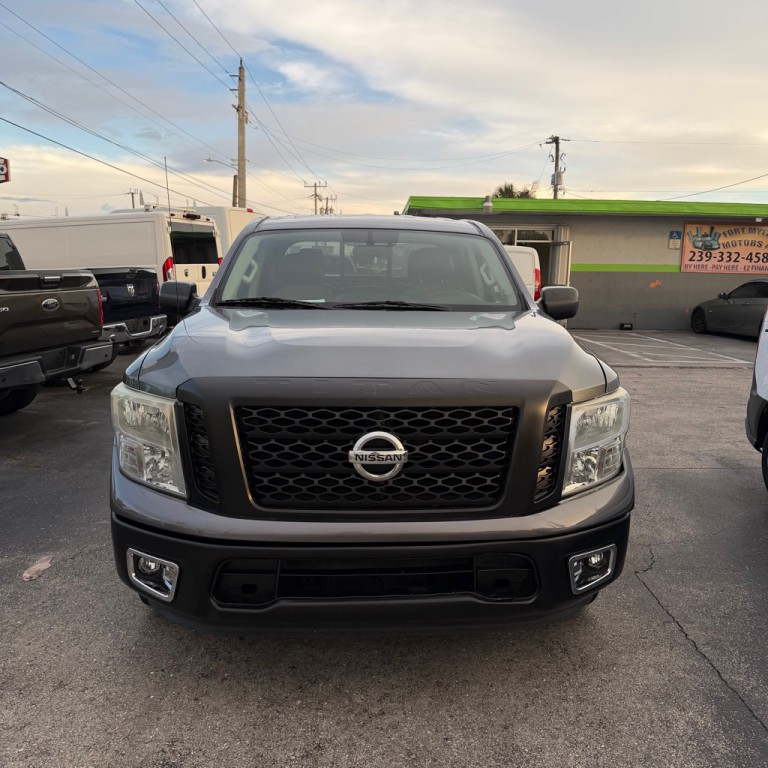 2017 Nissan Titan Image 2