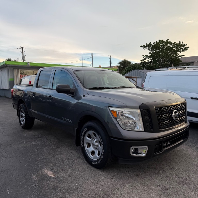 2017 Nissan Titan Image 3