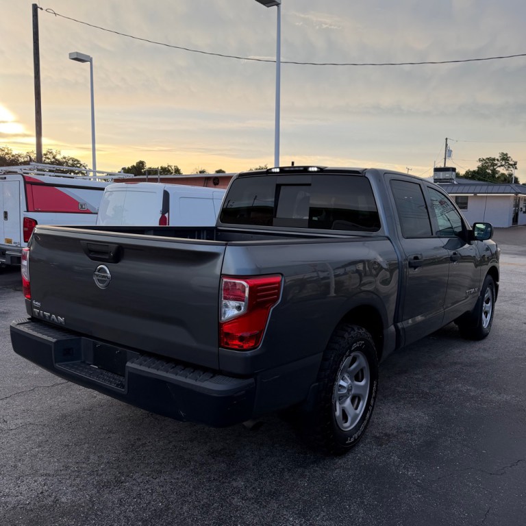 2017 Nissan Titan Image 4