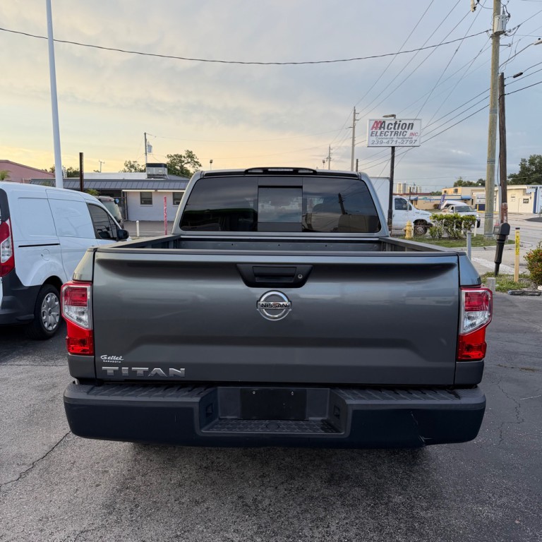 2017 Nissan Titan Image 5
