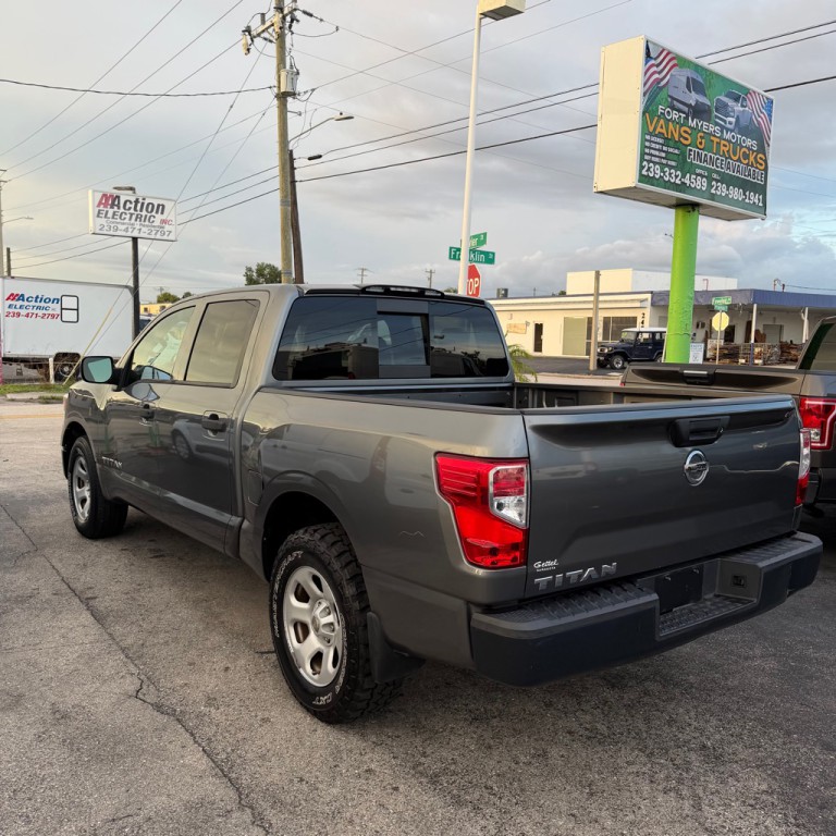2017 Nissan Titan Image 6