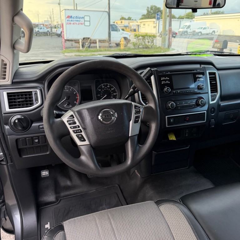 2017 Nissan Titan Image 7