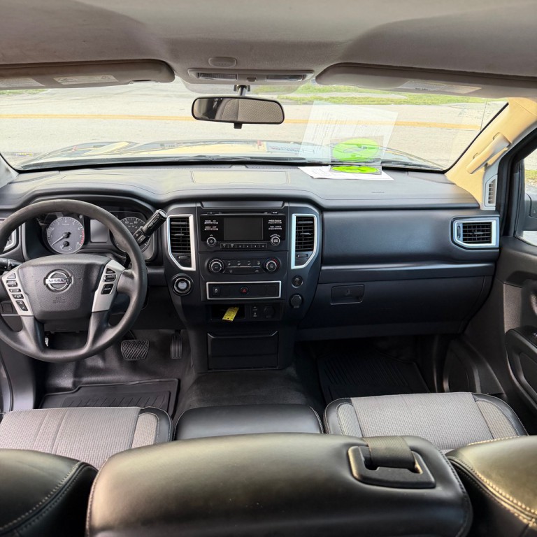 2017 Nissan Titan Image 8
