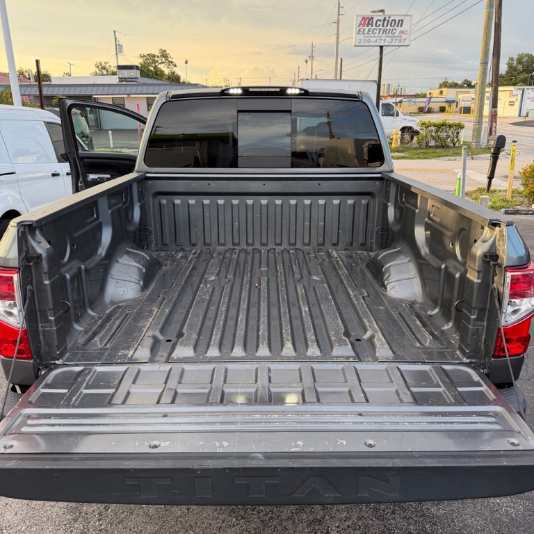 2017 Nissan Titan Image 13