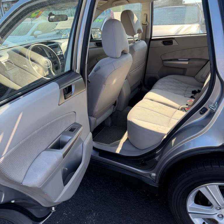 2010 Subaru Forester Image 11