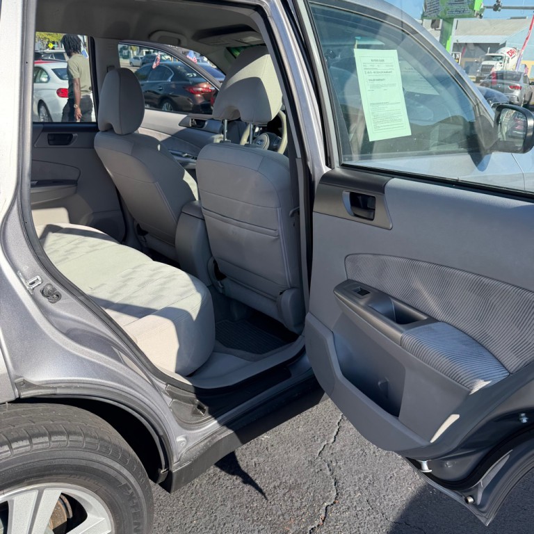 2010 Subaru Forester Image 12