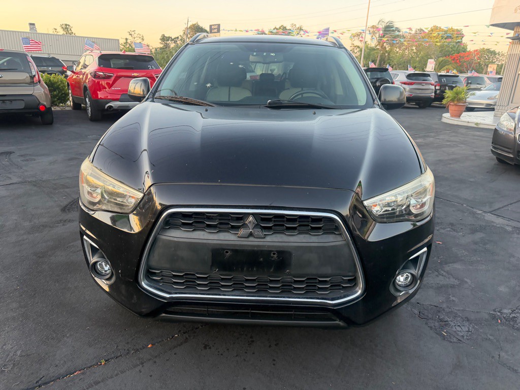 2013 Mitsubishi Outlander Image 2