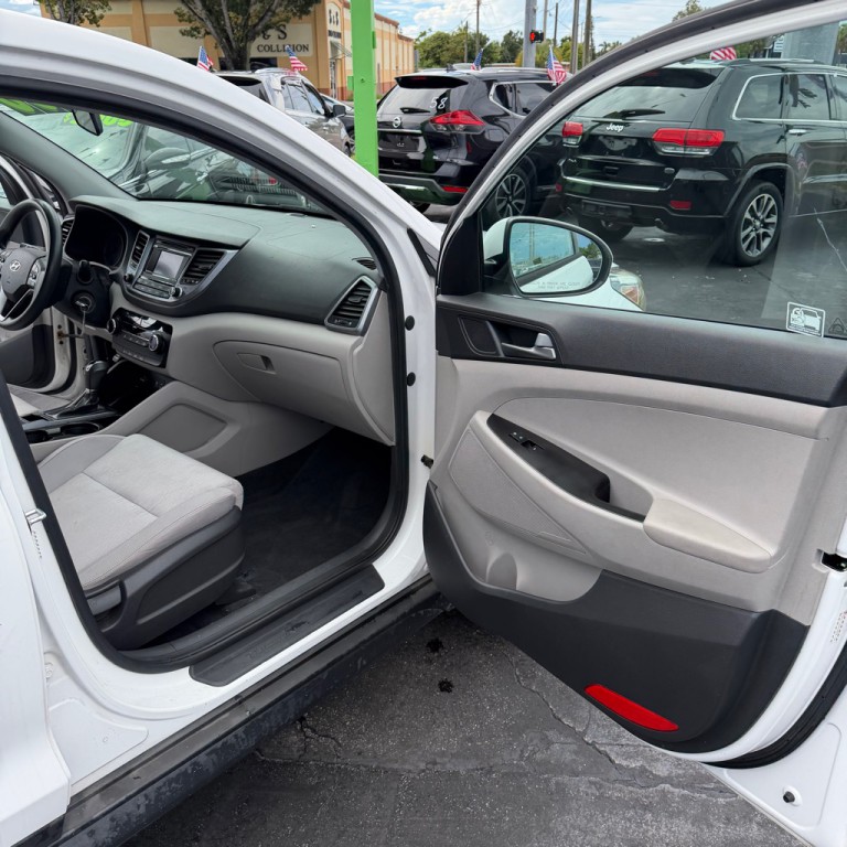 2016 Hyundai Tucson Image 10