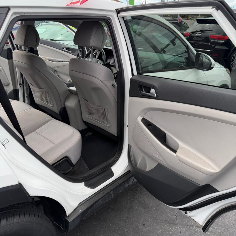 2016 Hyundai Tucson Image 12
