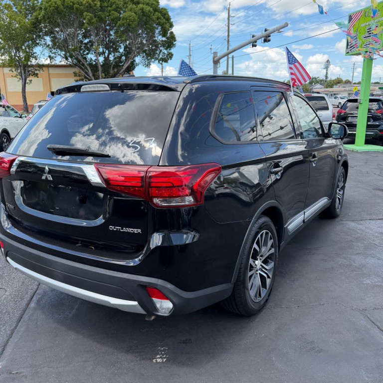 2016 Mitsubishi Outlander Image 4