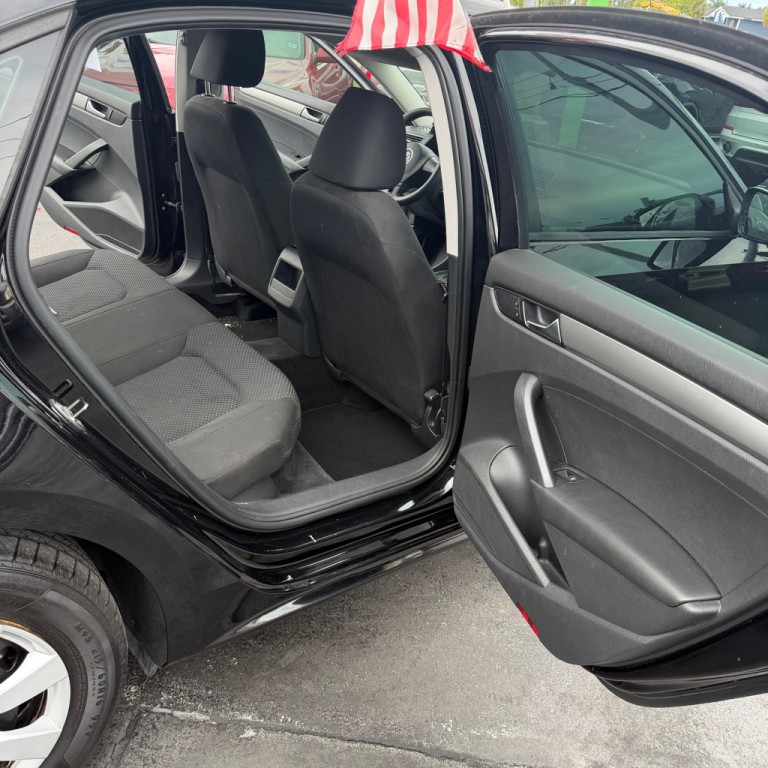 2014 Volkswagen Passat Image 12