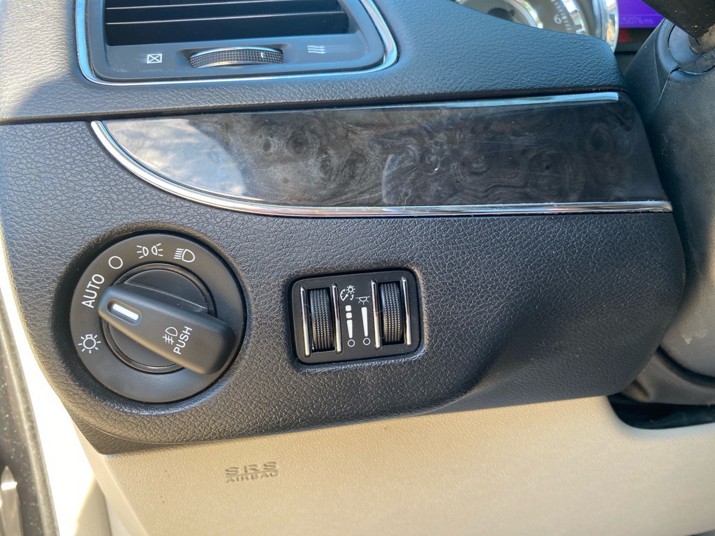 2013 Chrysler Town & Country Image 22