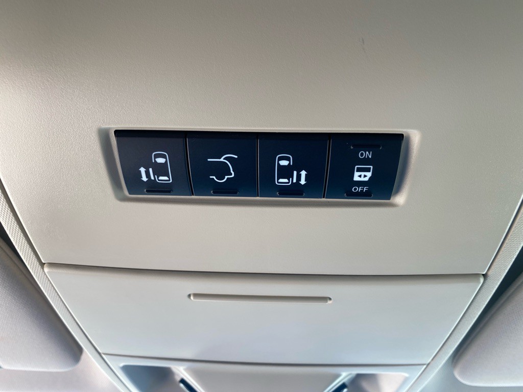 2013 Chrysler Town & Country Image 24