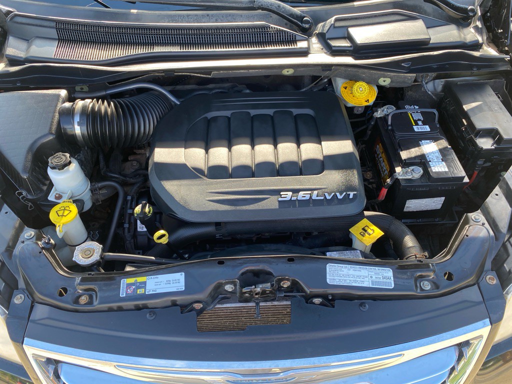 2013 Chrysler Town & Country Image 26