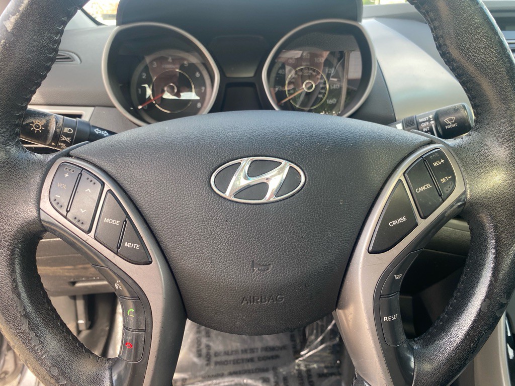 2013 Hyundai Elantra Image 18