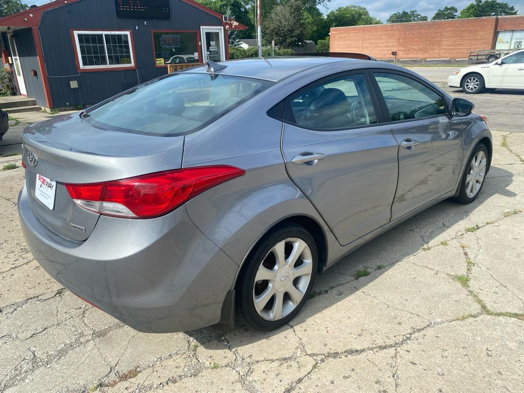 2013 Hyundai Elantra Image 7