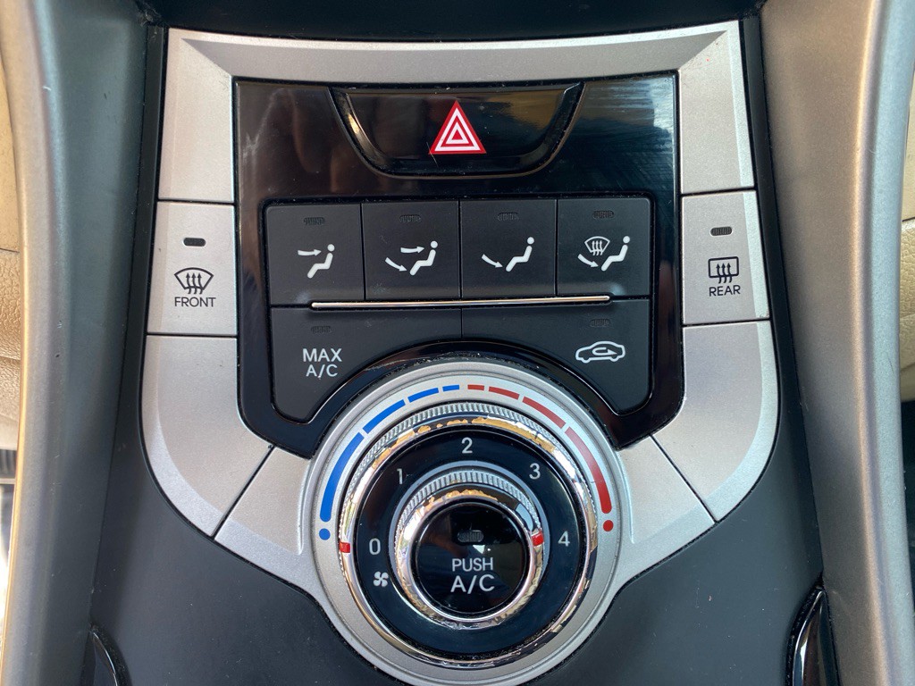 2012 Hyundai Elantra Image 12